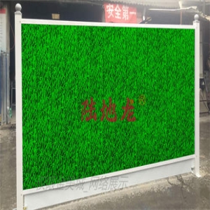 施工围挡顶部安装刺绳或铁丝网是否符合现行规范